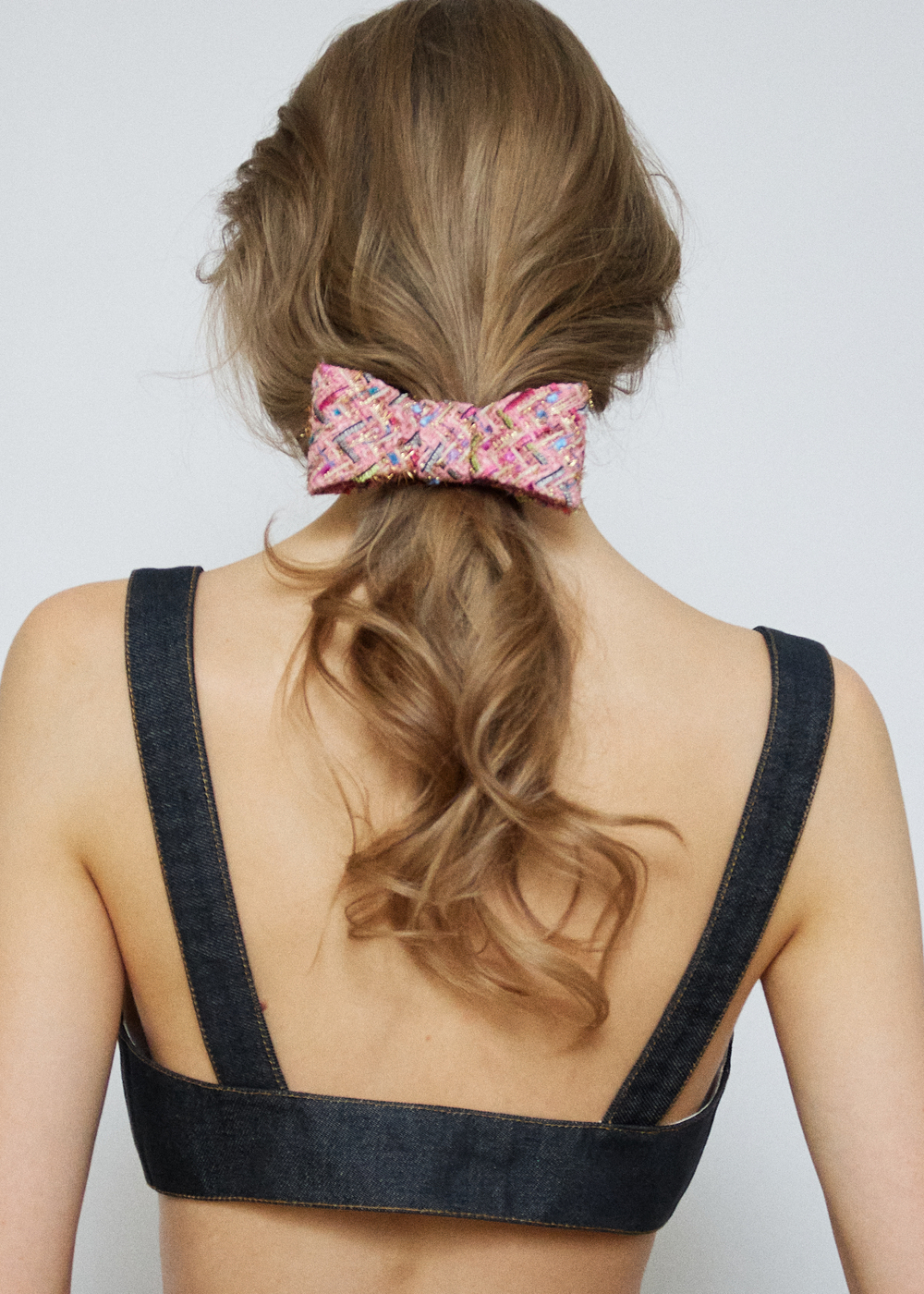 Бант-бабочка из розового твида