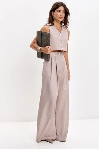 Укороченная жилетка свободного кроя серо-бежевого цвета