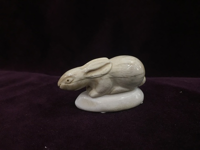 Зайчик, сувенир, скульптура из кости