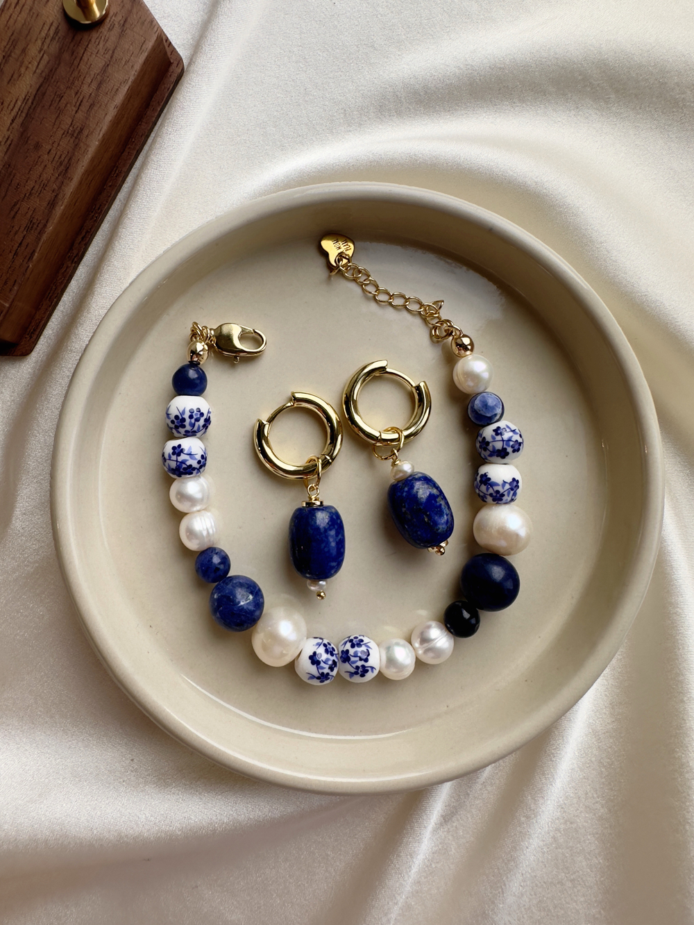 Браслет Гжель с жемчугом и содалитом