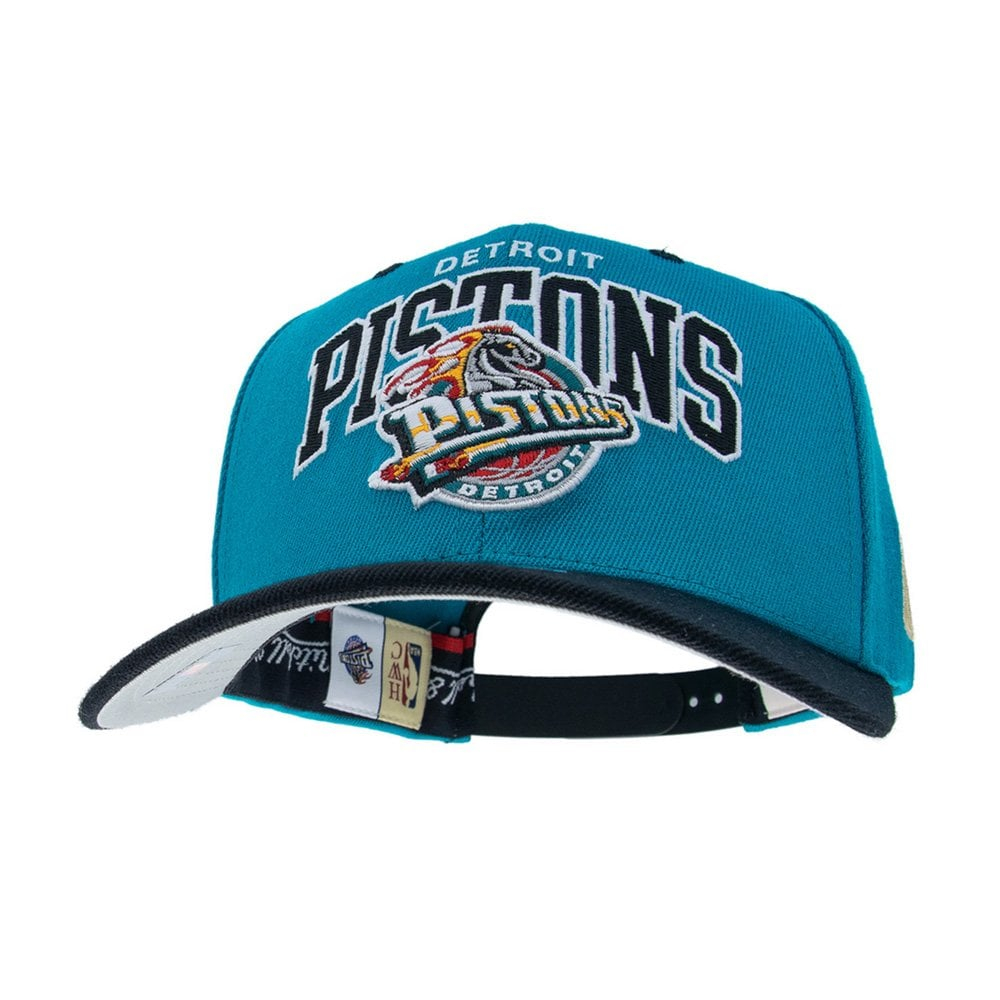 Баскетбольная кепка Mitchell&Ness Detroit Pistons Team Arch
