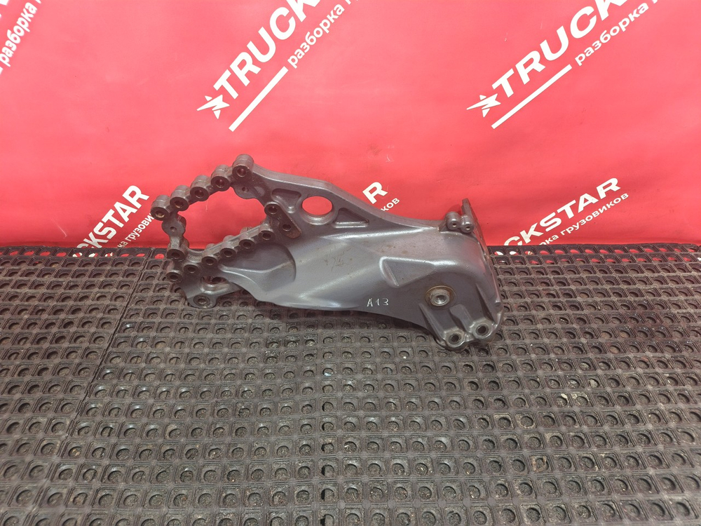 Кронштейн рессоры передней левый 2019г