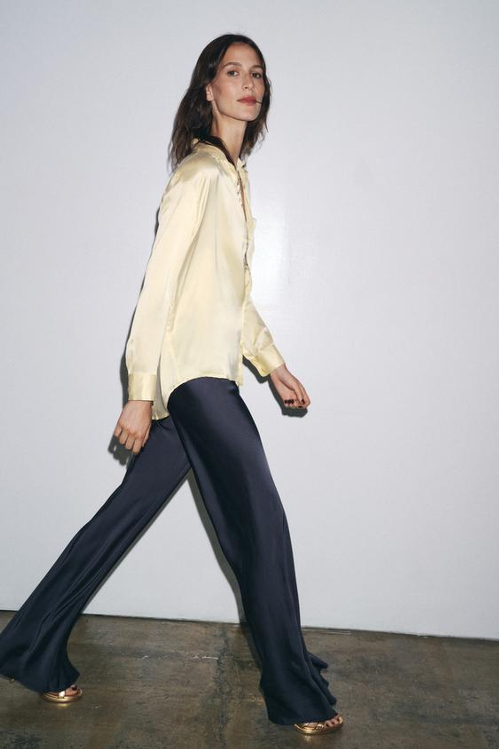 ZARA АТЛАСНЫЕ БРЮКИ FLARED ZW COLLECTION, НЕФТЯНОЙ