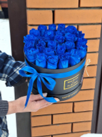 25 синих роз в коробке