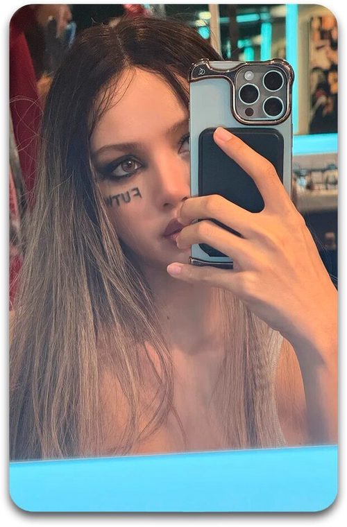 Карта #3299 / Lisa (BLACKPINK)