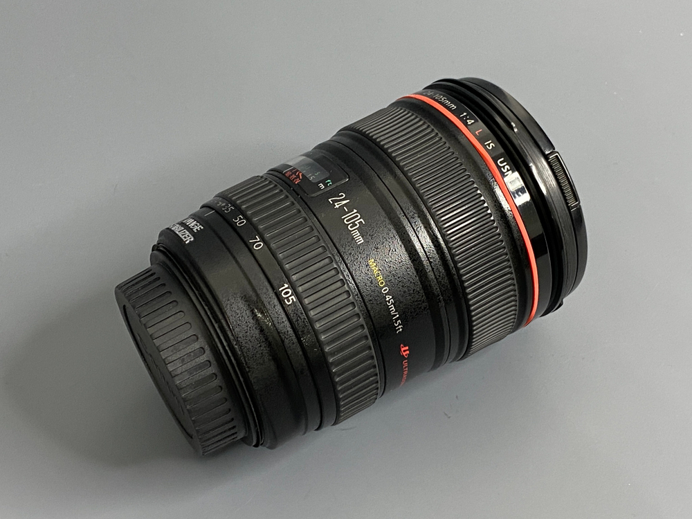 Canon 24-105mm 4L IS USM царапинки на линзе