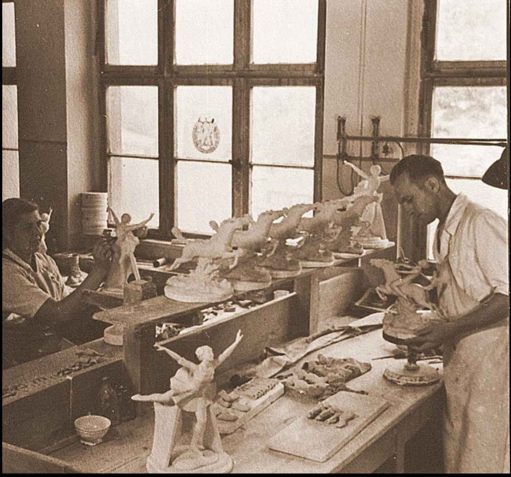 Фарфоровая статуэтка "Огненный всадник" (Feuerreiterin). Фарфор, глазурь. Валлендорф. до 1953 г.