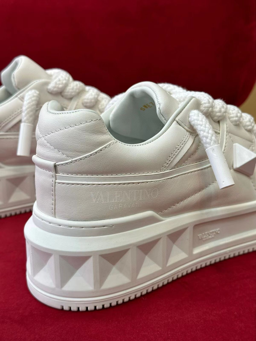 Кроссовки Valentino