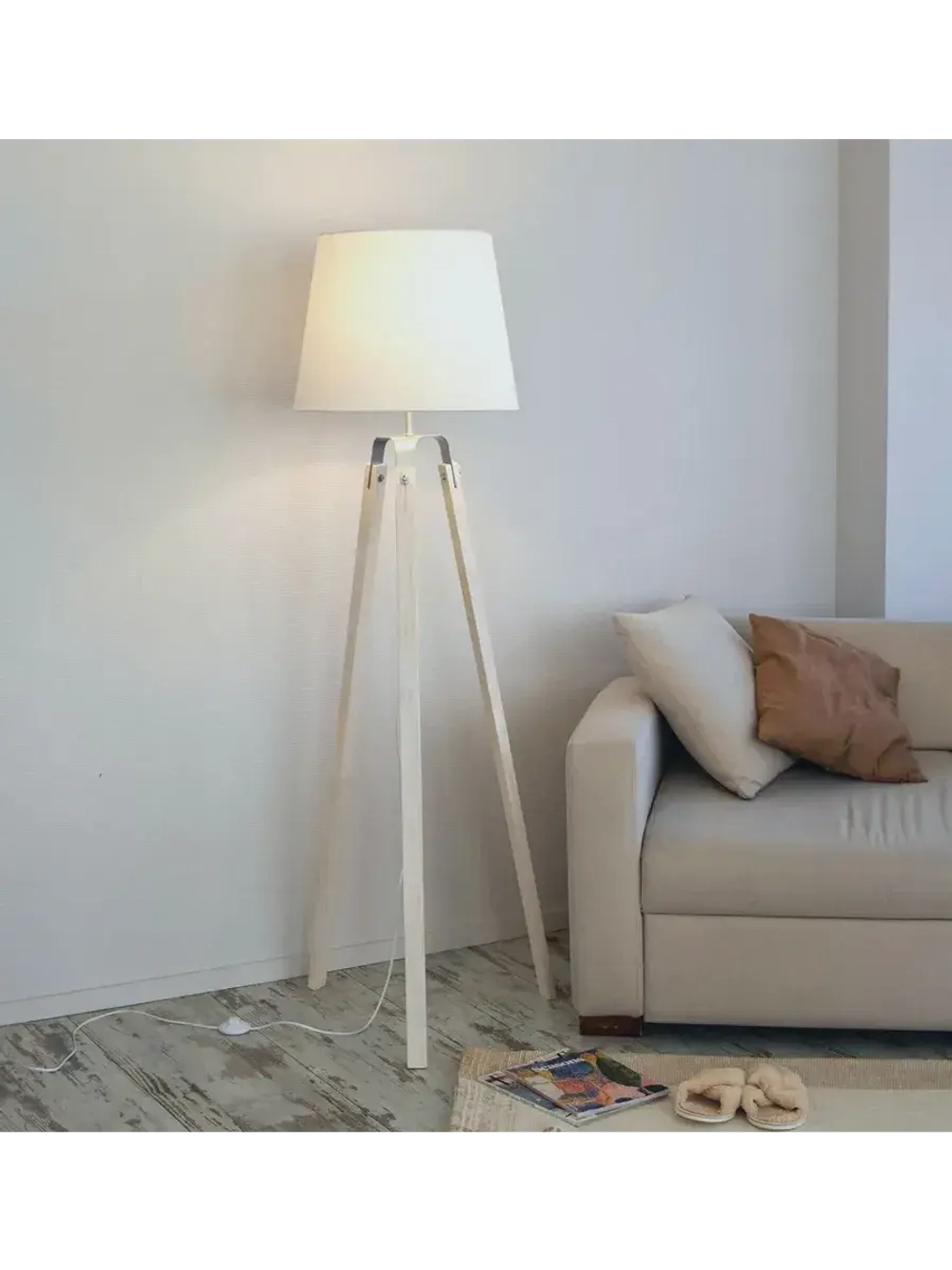 Торшер напольный с абажуром в гостиную современный