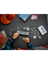 Конструктор Marvel 76321 Человек-паук против Дока Ока