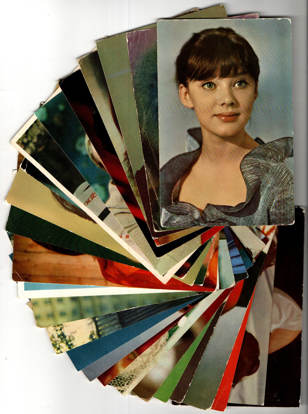 №129 Открытки Артисты и актёры СССР 1970–1980-е г. 25 штук. Цветные, чистые, без повторов