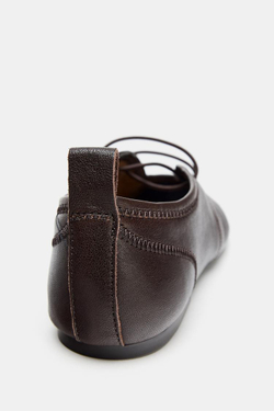 ZARA КОЖАНЫЕ БАЛЕТКИ СО ШНУРОВКОЙ, КОРИЧНЕВЫЙ
