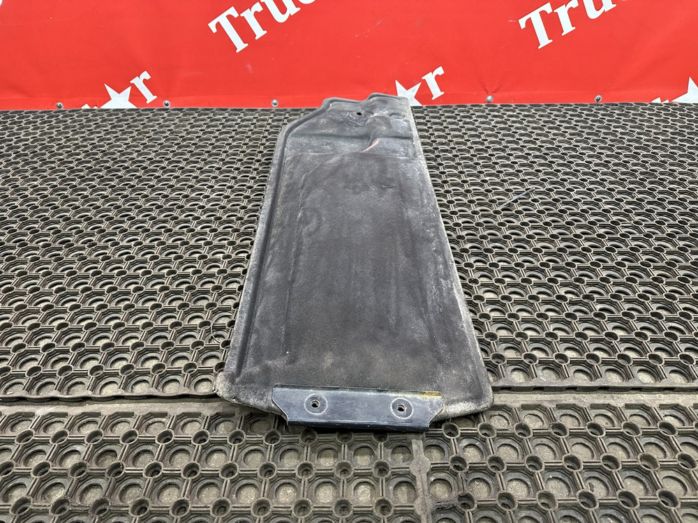 Шумоизоляция двигателя левая