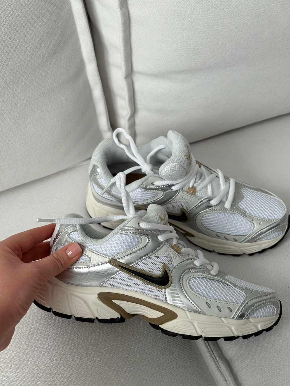 Кроссовки из натуральной кожи