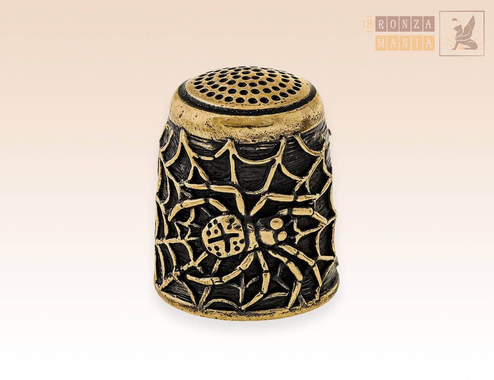 наперсток Паук на паутине