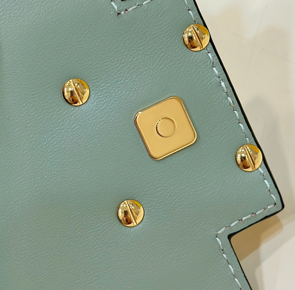 Fendi Nano Baguette 11 cm