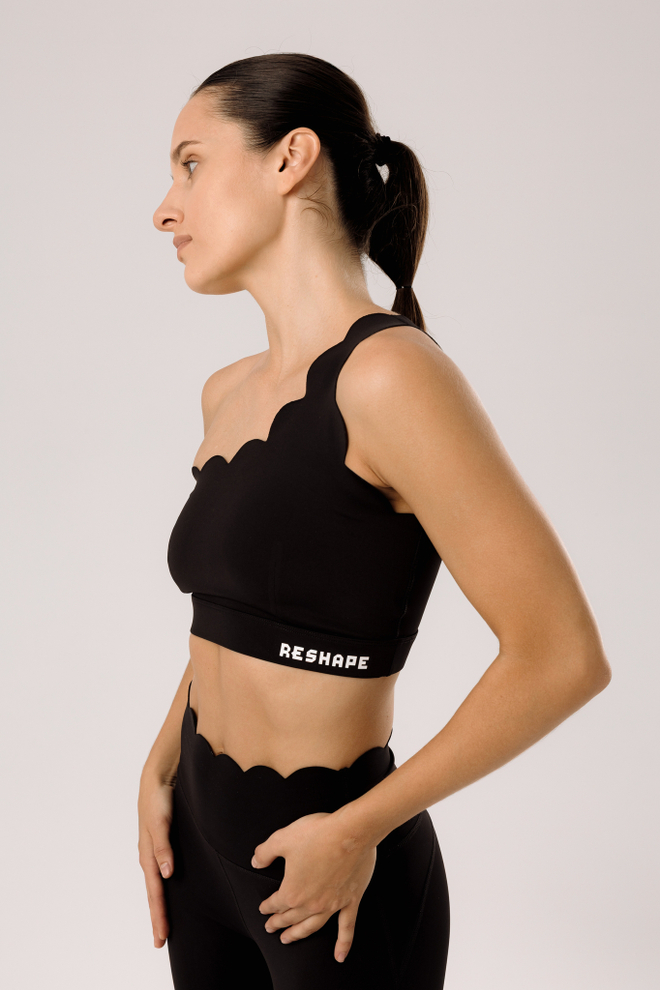 Топ с волнообразными краями на одно плечо