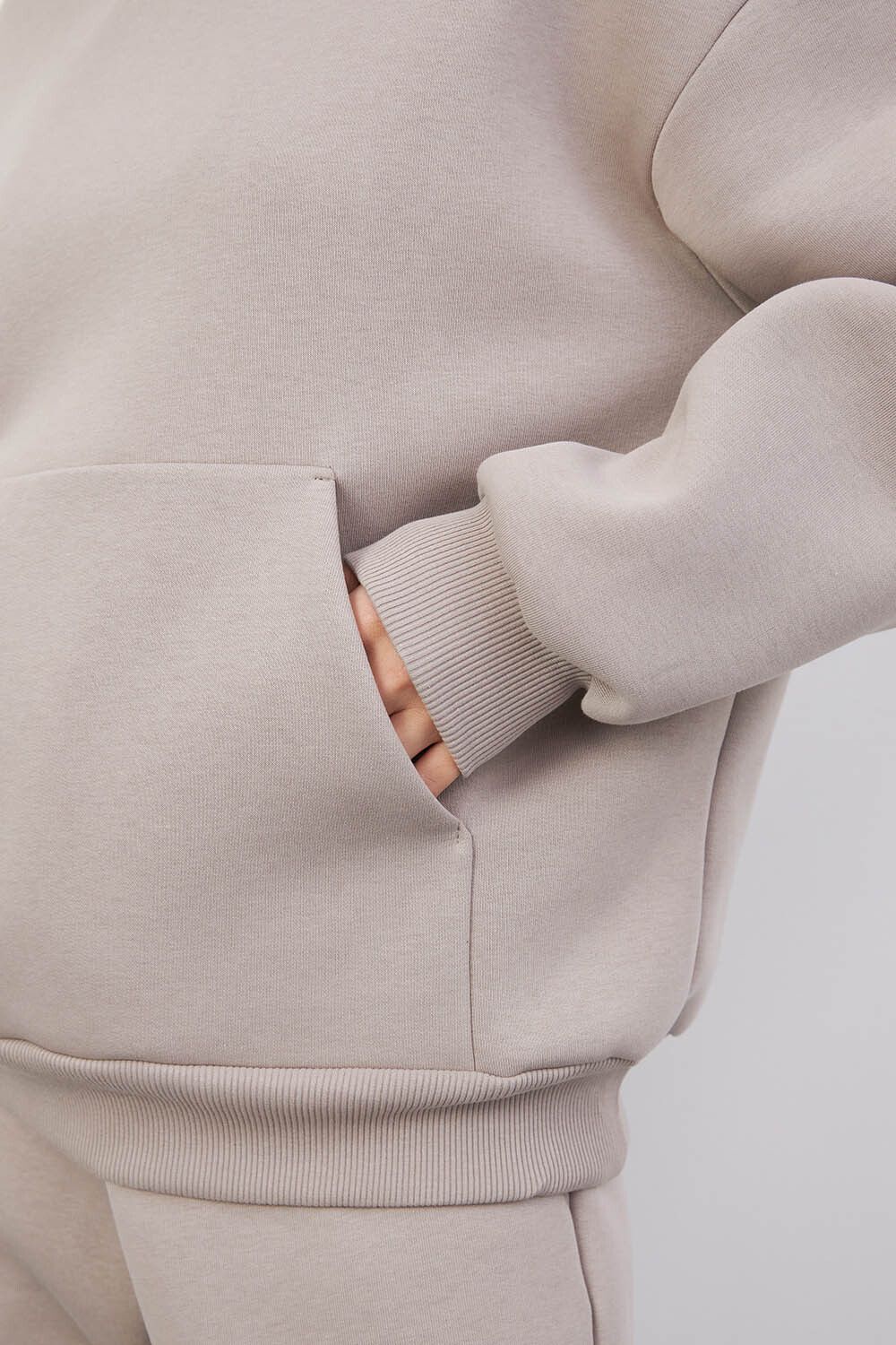 Утепленное худи свободного кроя цвета туман