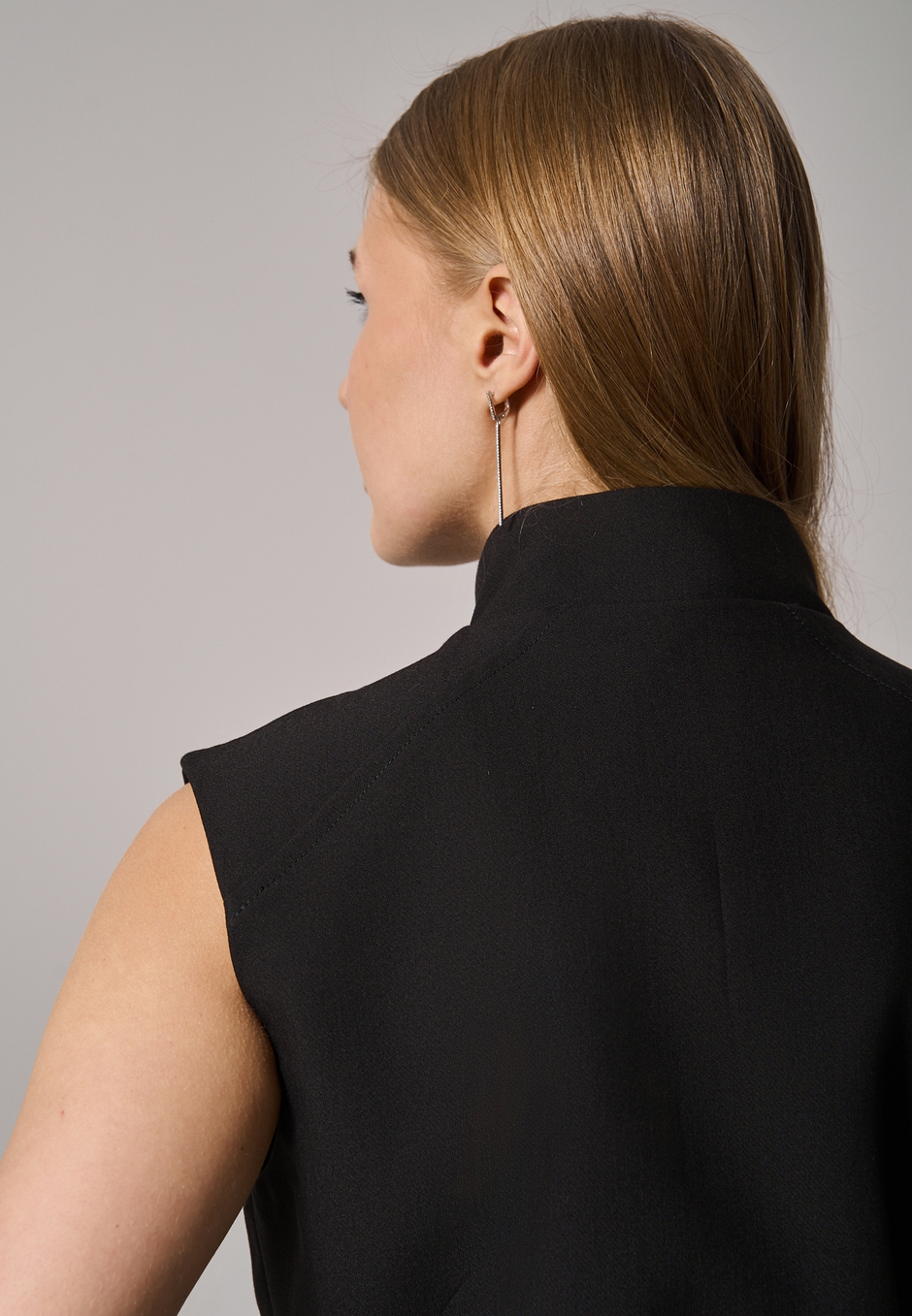 Жилет на молнии черный