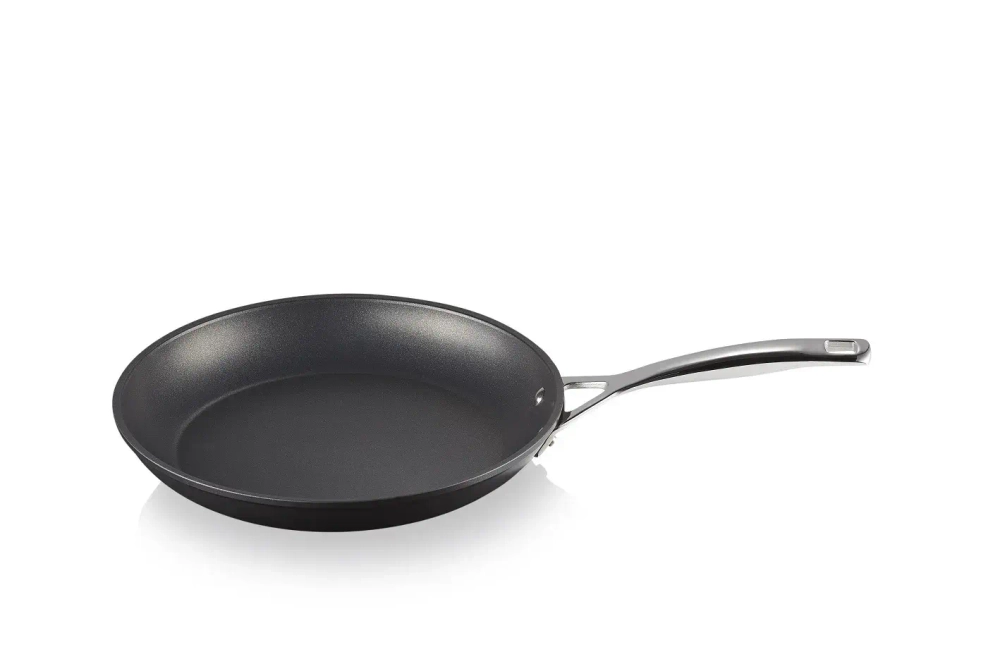 Le Creuset Сковорода PRO с антипригарным покрытием 28см