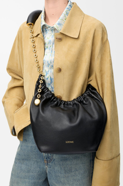 Loewe Маленькая сумка-мешок Squeeze из мягкой кожи ягненка наппа, черный