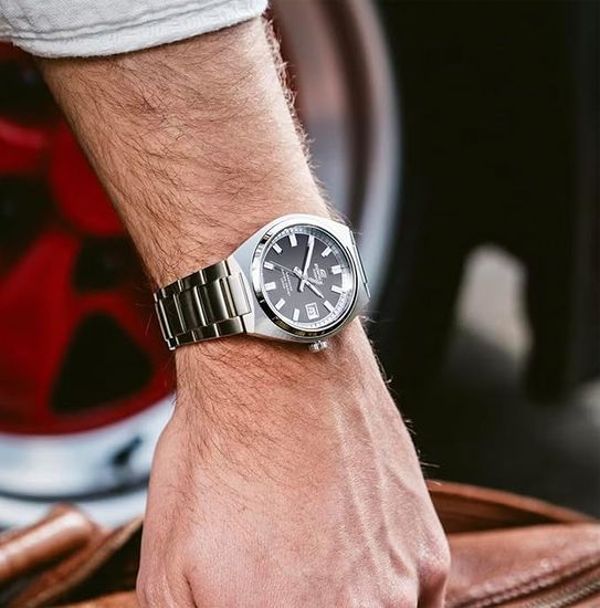 Casio EFB-109D-1A на руке