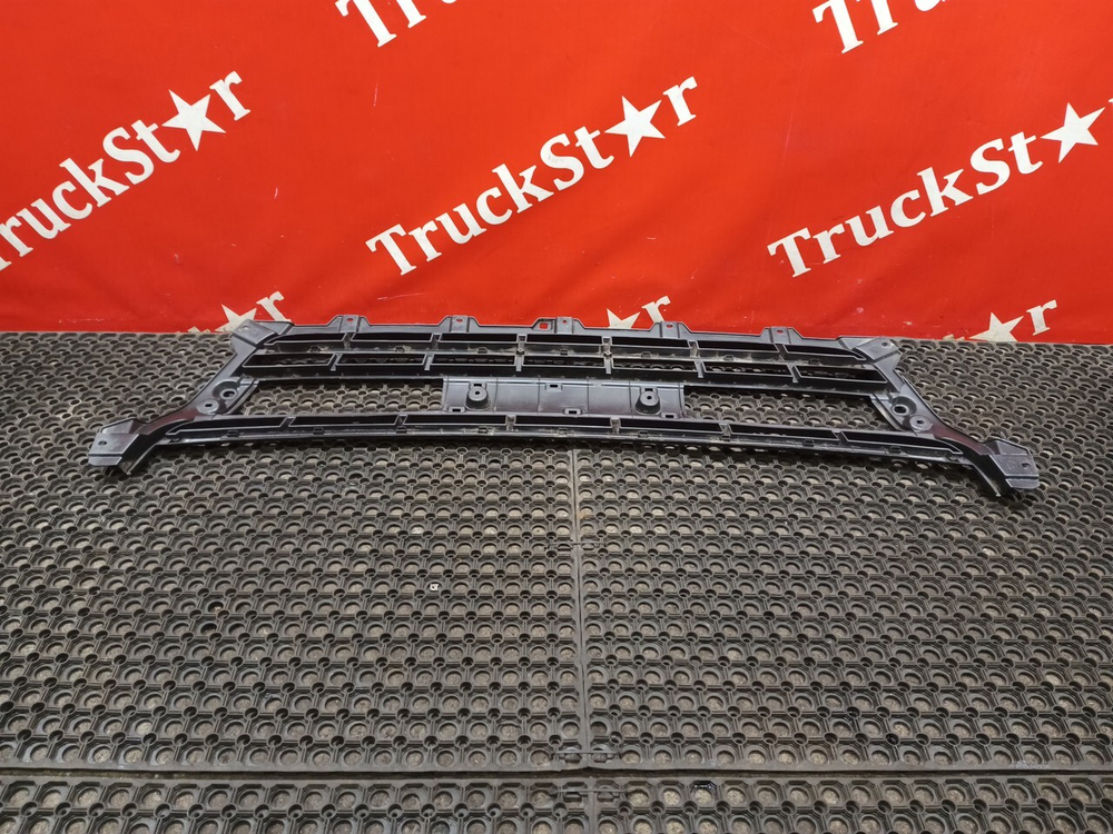 Решетка бампера верхняя 2023г.