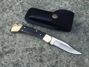 Складной нож BUCK 0110BRS Folding Hunter c клинком из стали 420HC, рукоять дерево (Эбен) / латунь