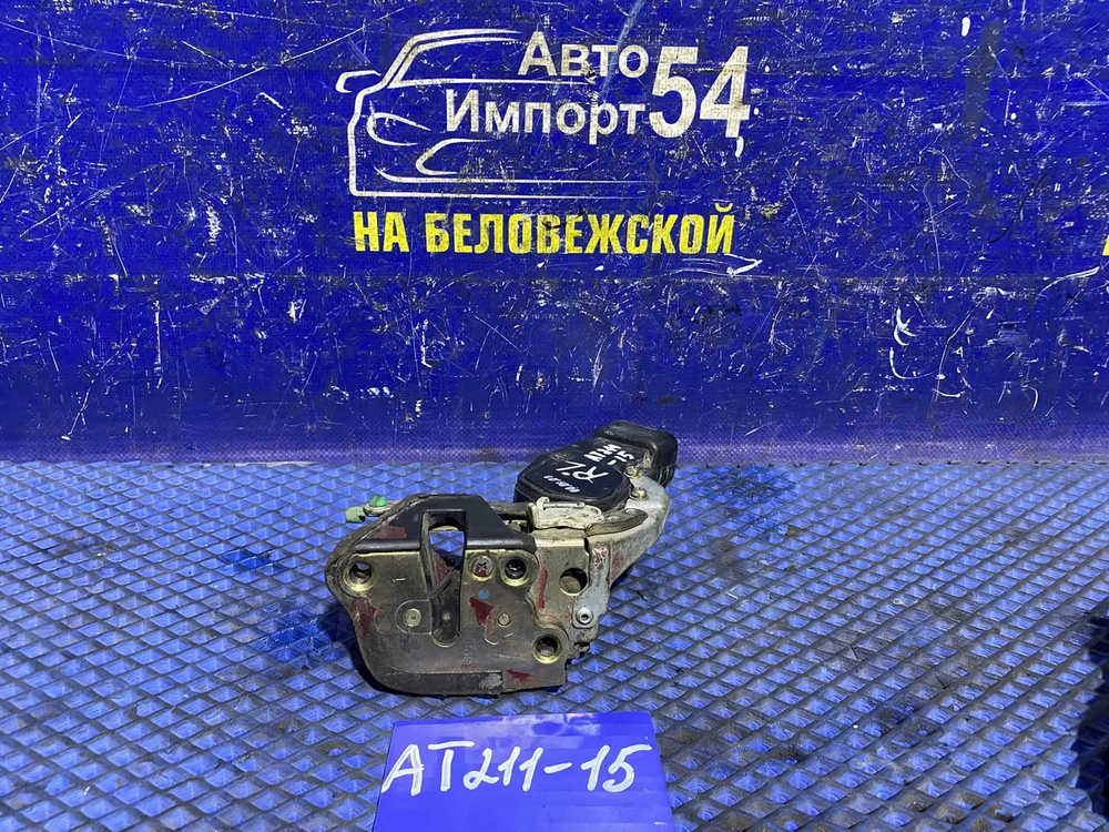 Замок двери задней левой TOYOTA CARINA 2001