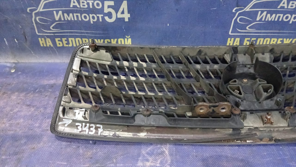 Решетка радиатора TOYOTA PROGRES 2001-2007