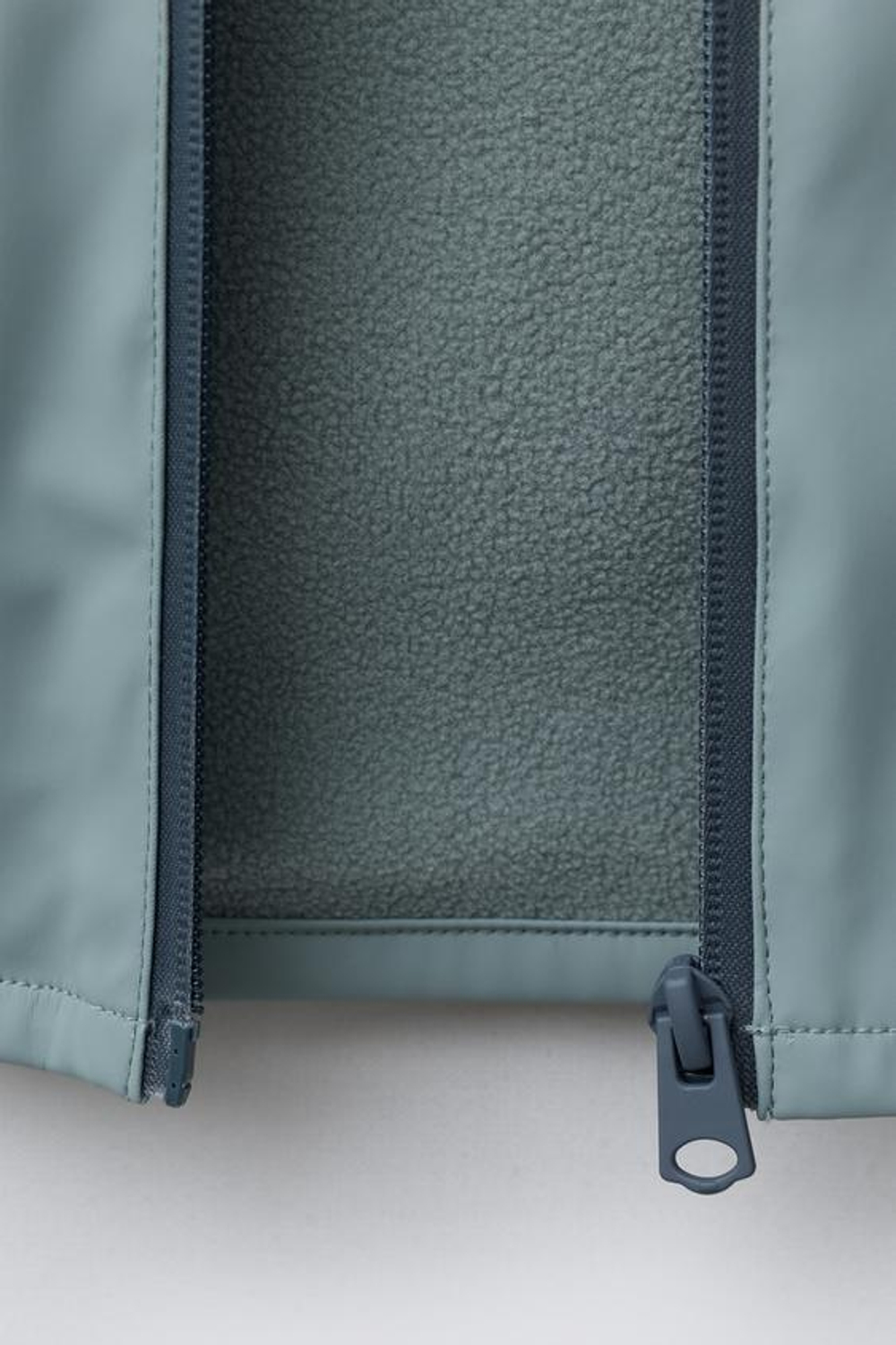 ZARA ПРОРЕЗИНЕННАЯ КУРТКА WATER REPELLENT, СЕРЫЙ / СИНИЙ