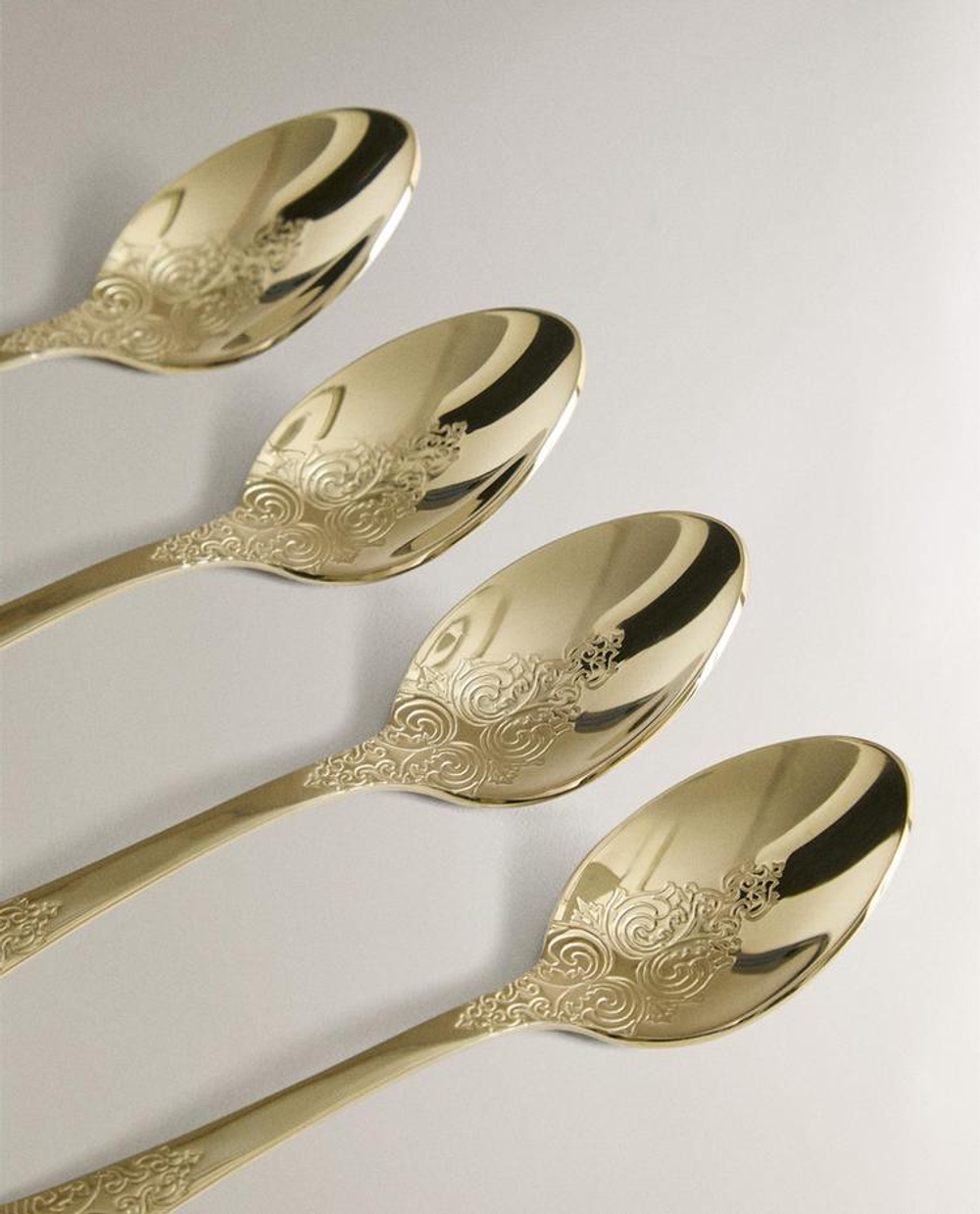 ZARA HOME НАБОР ДЕСЕРТНЫХ ЛОЖЕК С ГРАВИРОВКОЙ (4 ШТ.), ЗОЛОТИСТЫЙ