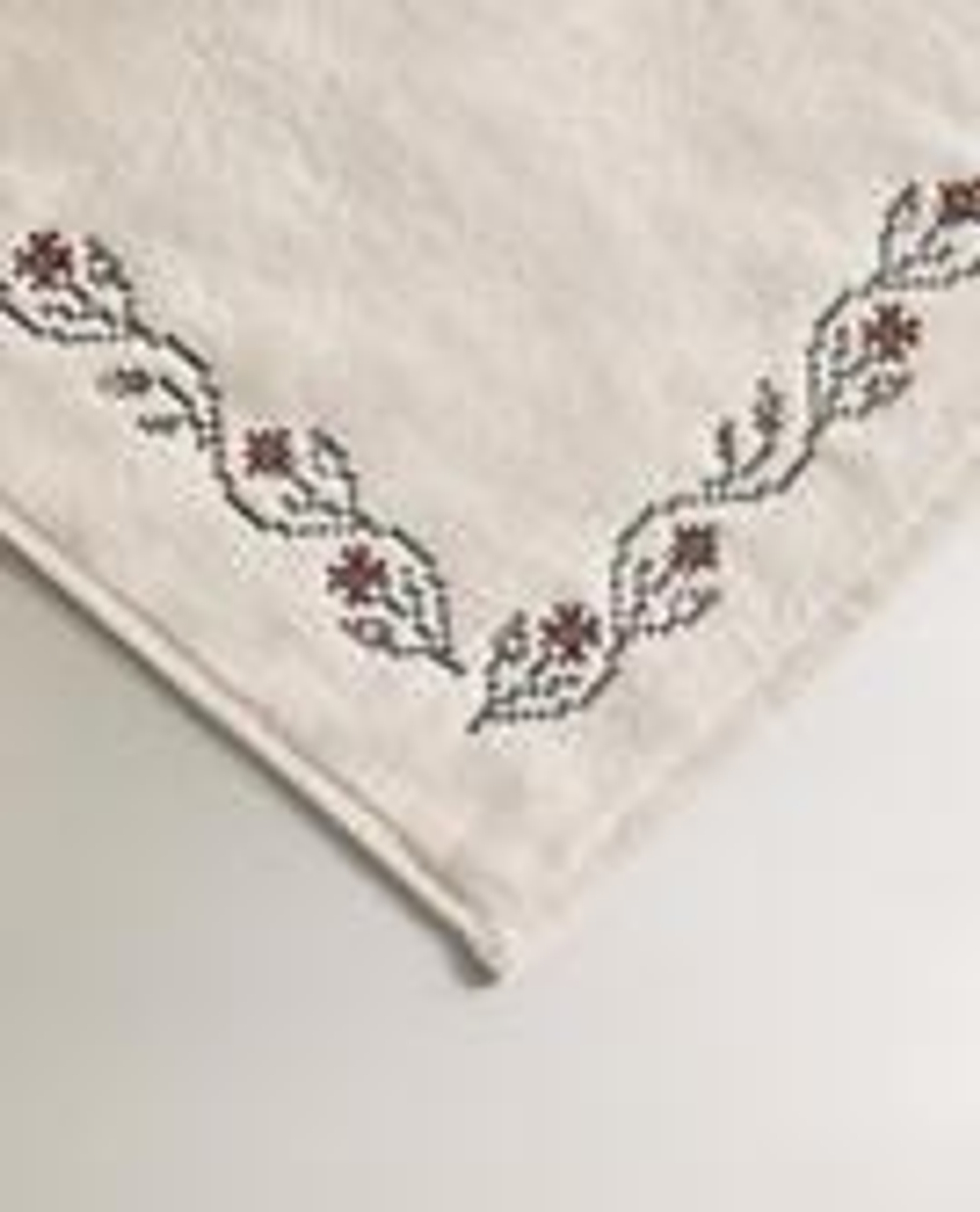 ZARA HOME БАННОЕ ПОЛОТЕНЦЕ С ВЫШИВКОЙ, ЦВЕТ СЛОНОВОЙ КОСТИ