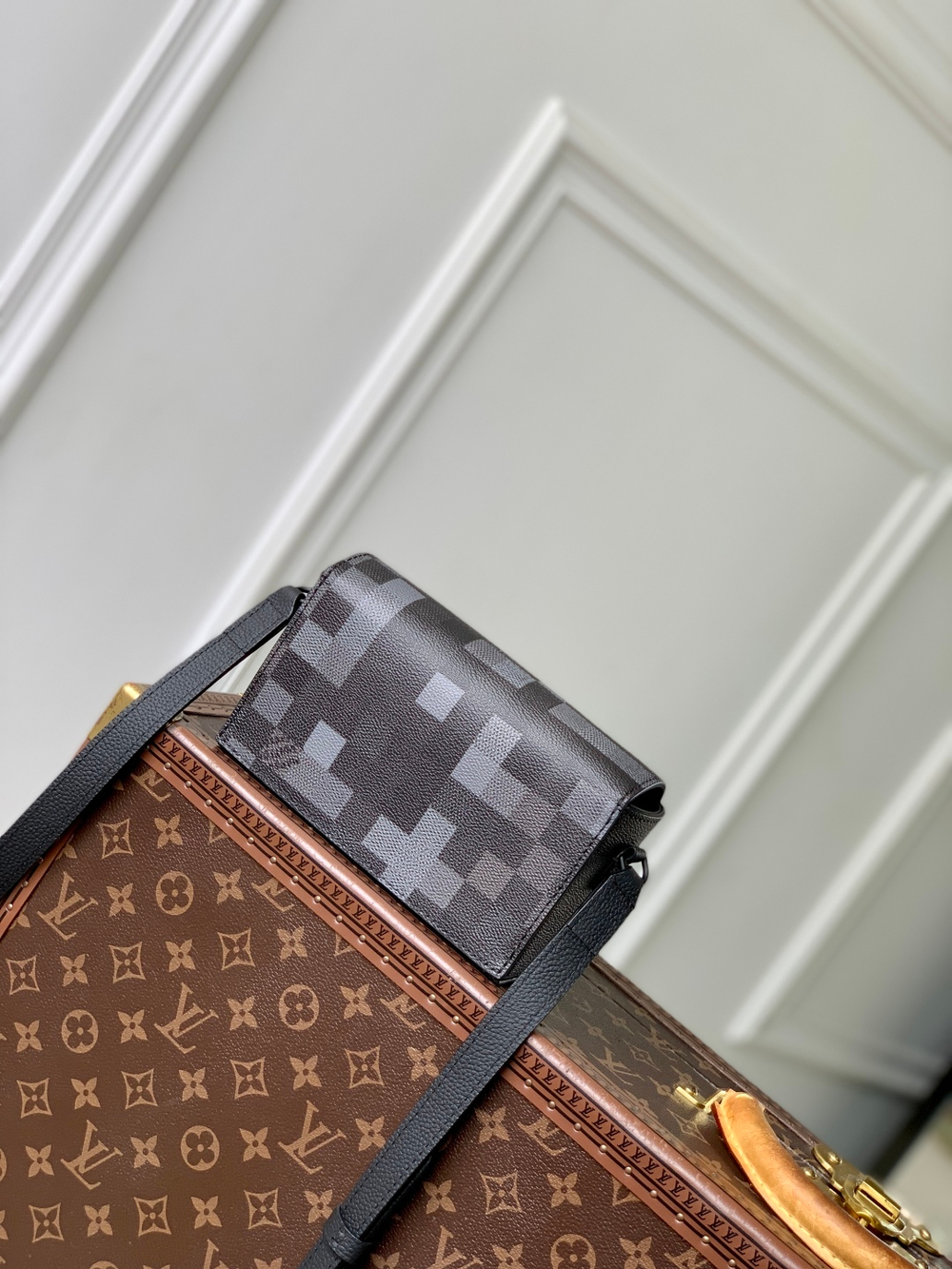 Louis Vuitton Steamer Wearable Wallet