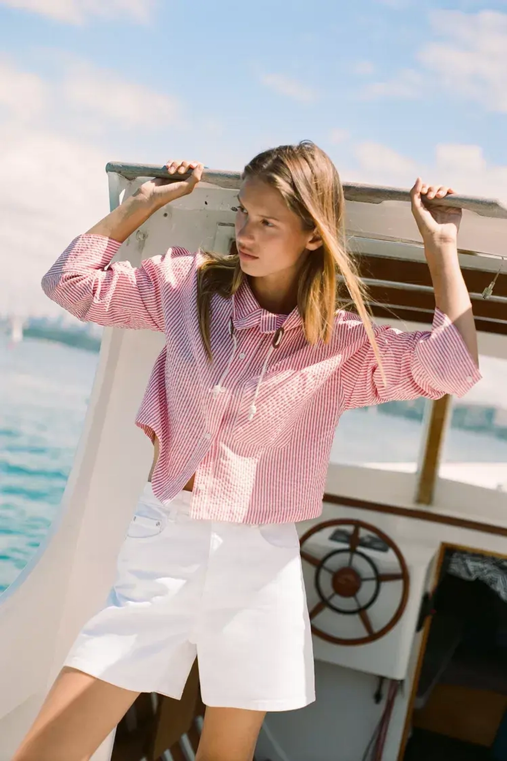 ZARA РУБАШКА В ПОЛОСКУ С ВЫСОКИМ ВОРОТНИКОМ, КРАСНЫЙ/БЕЛЫЙ