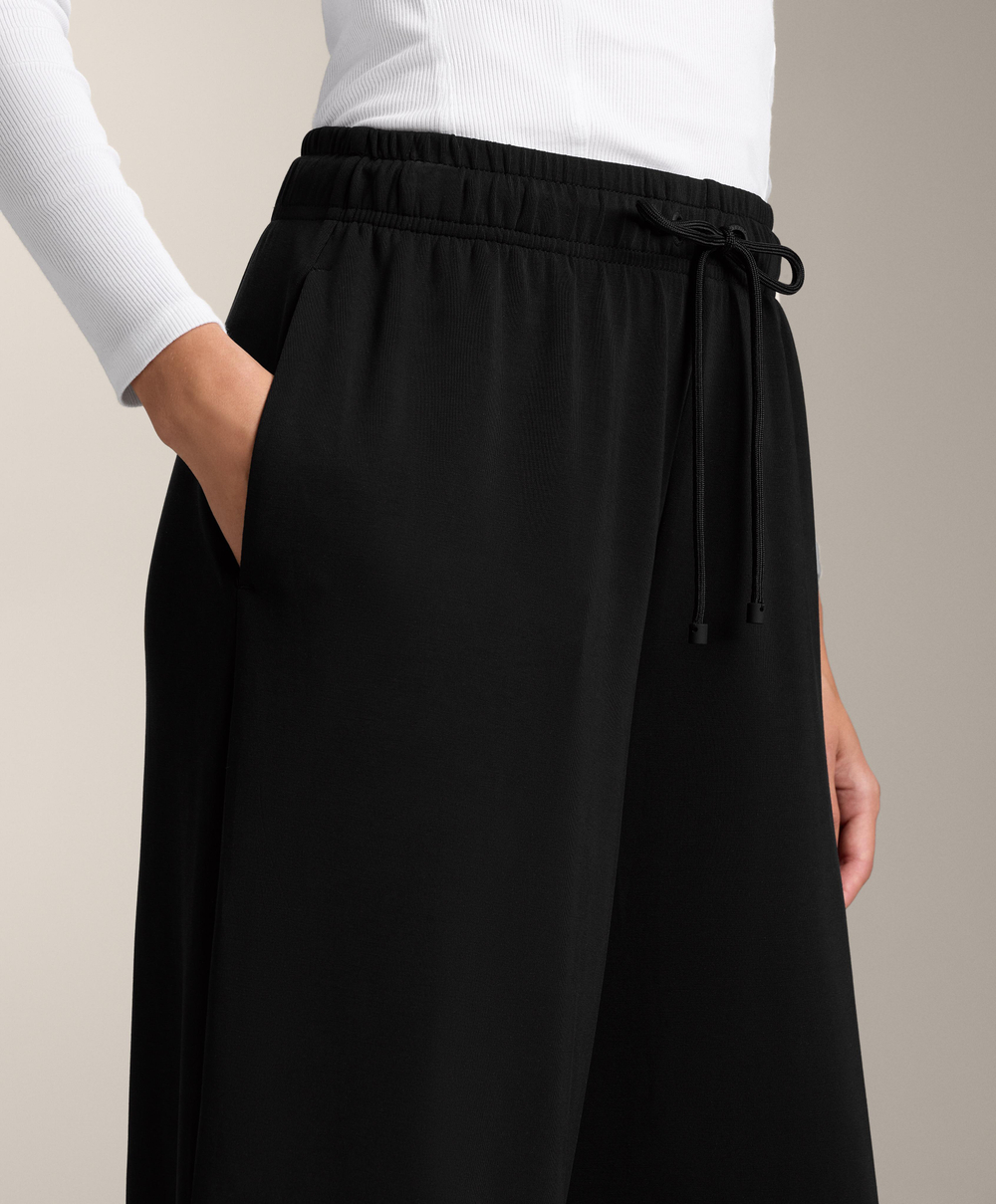 OYSHO Укороченные брюки с широкими штанинами с модалом, черный