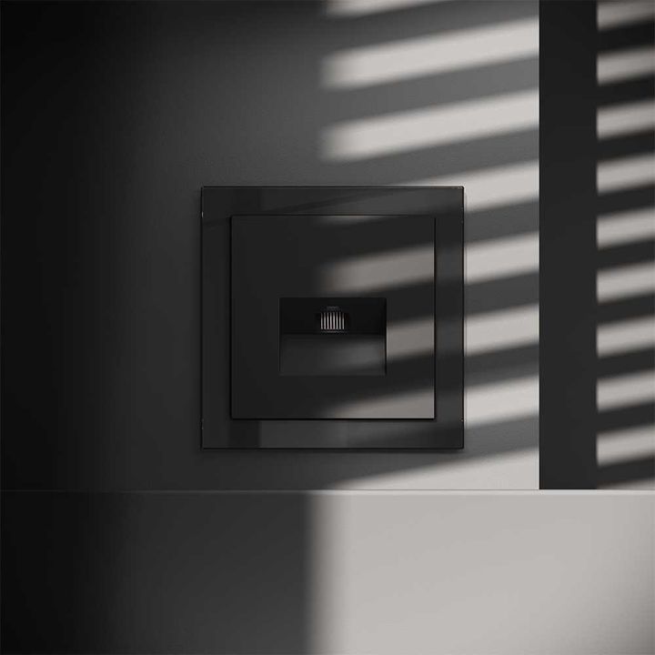 Розетка компьютерная встраиваемая Voltum S70 RJ45 кат.6, (черный матовый) VLS060108