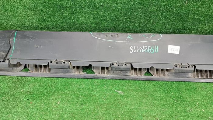 Наклад порога левая Mercedes ML GLE W166 (2011-2018)