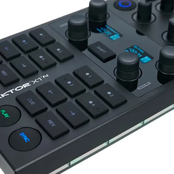 Native Instruments Traktor Kontrol X1 MK3 Black
