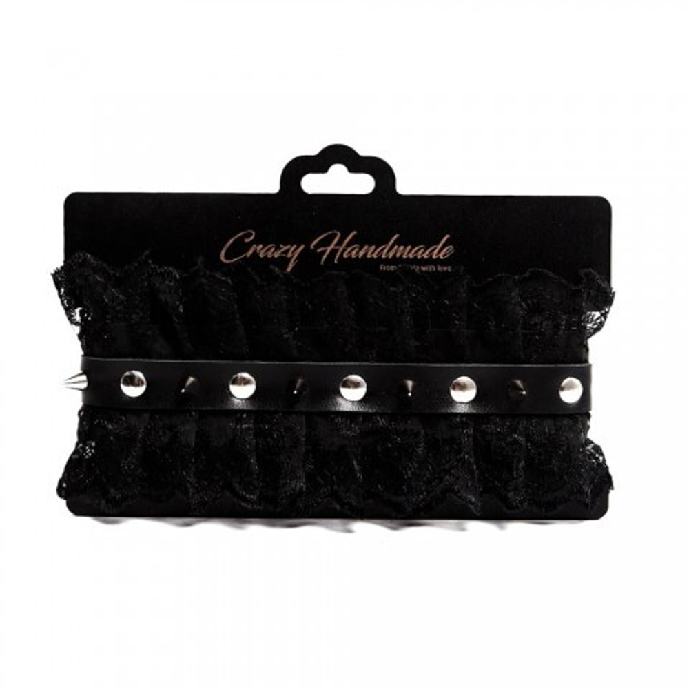 Чокер с шипами и черным кружевом