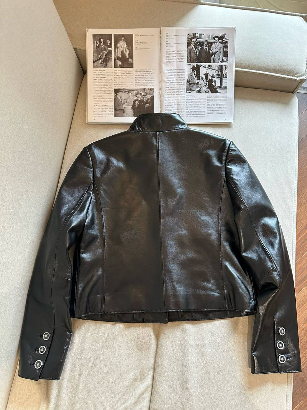 Кожаная куртка CHANEL