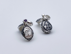 Ладанка из серебра/Чернение/С подвижным ухом/Со вставкой из красных фианитов/Семистрельная