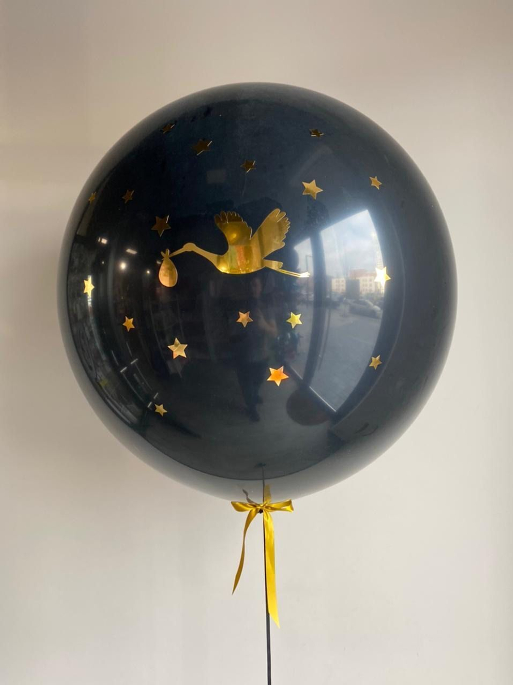 Черный гендерный шар с индивидуальной надписью