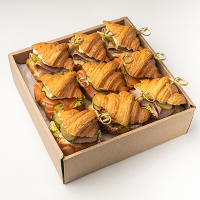 Сет мини-круассанов с языком, семгой и уткой