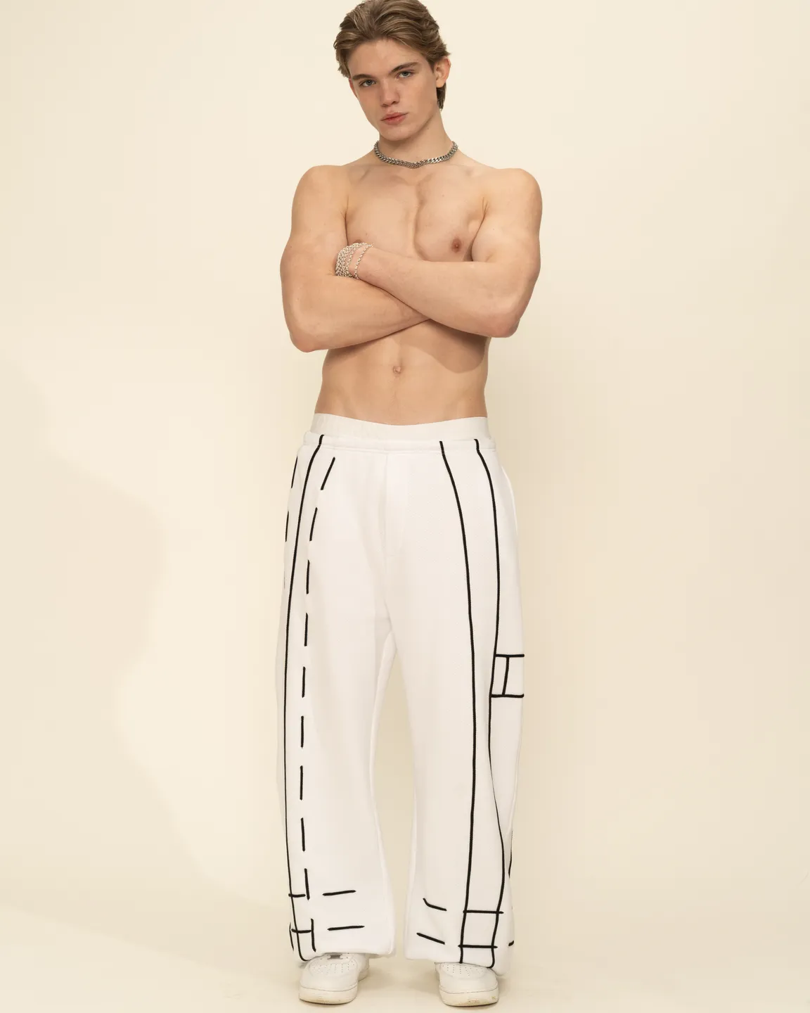 Молочные брюки 