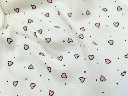 Ажурная рибана, розовые сердечки на молочном фоне