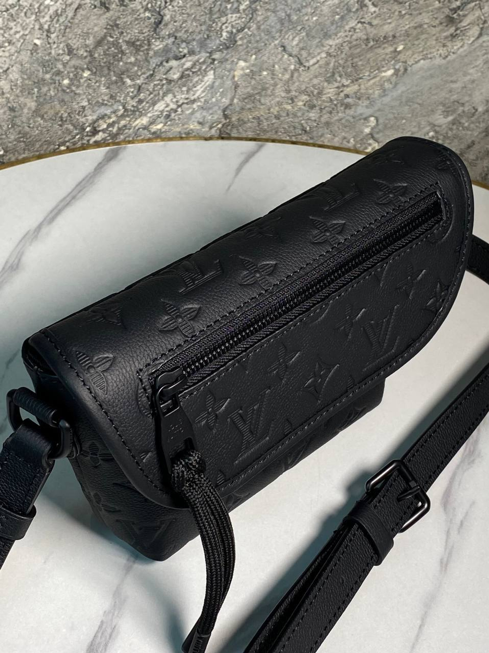 Сумка-мессенджер Louis Vuitton