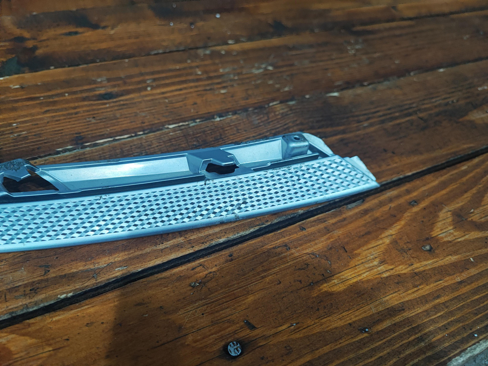 Накладка фары правой Kia Seltos 19-нв Б/У Оригинал 92138Q5000