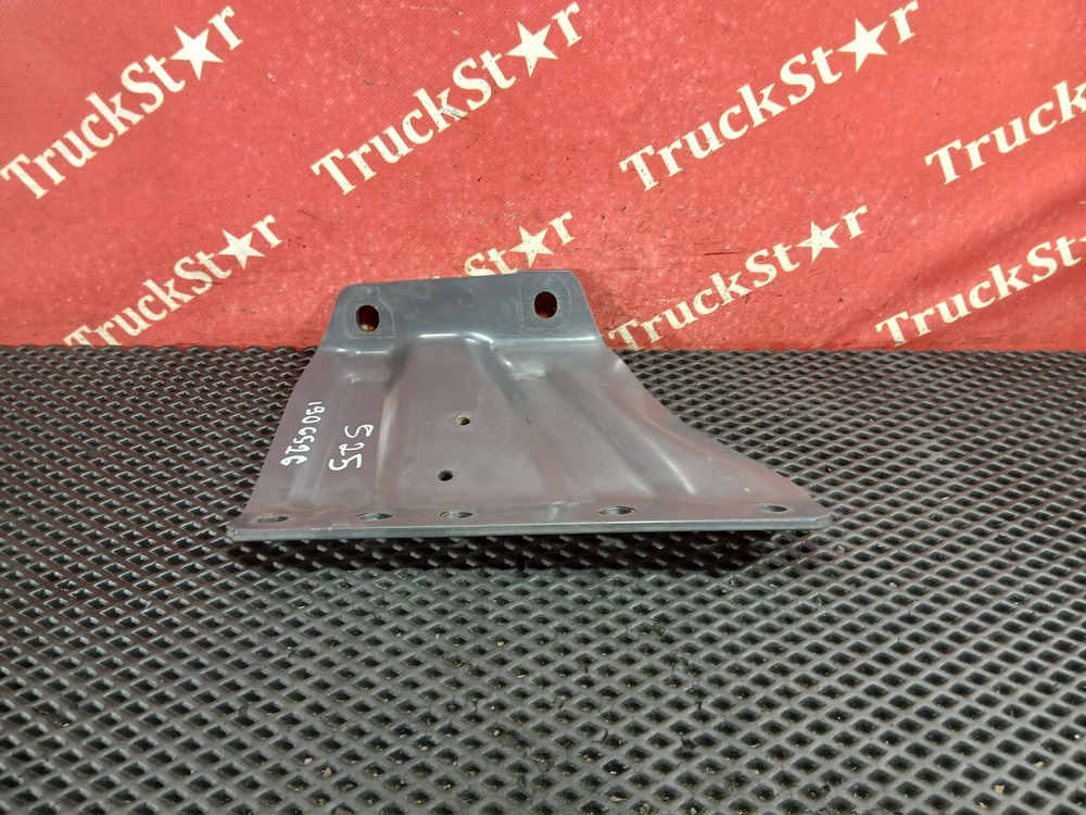 Кронштейн траверсы передний правый