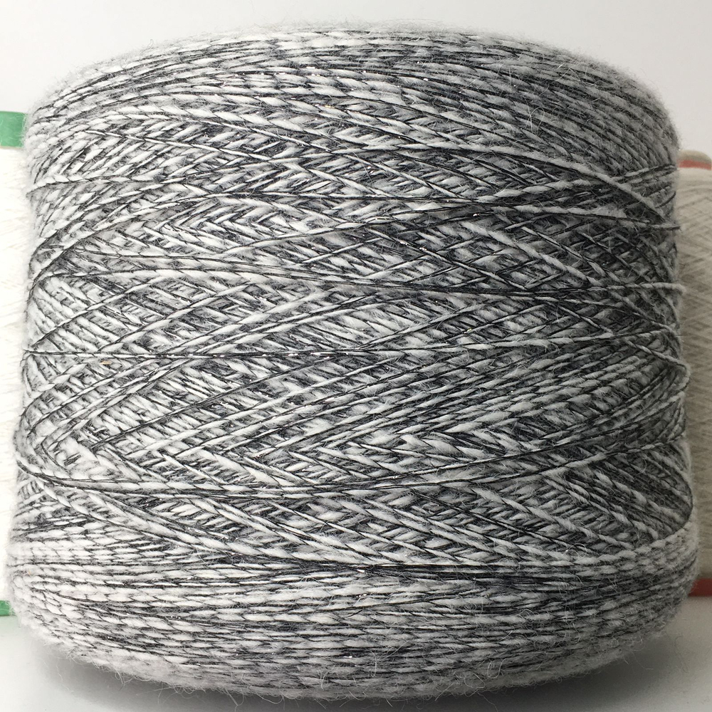 MILLY - Clever srl; 12% альпака, 5% меринос, 40% вискоза, 41%п/с, 2% люрекс; 350м/100гр 1/3500; Серо-белый